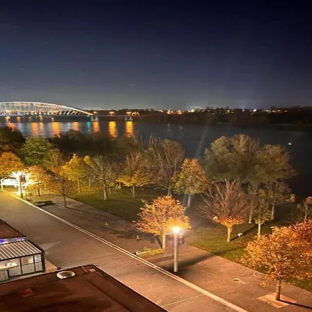 River View Modern Mezzanine 브라티슬라바
